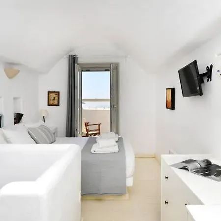 Ourania * Parikia (Paros)
